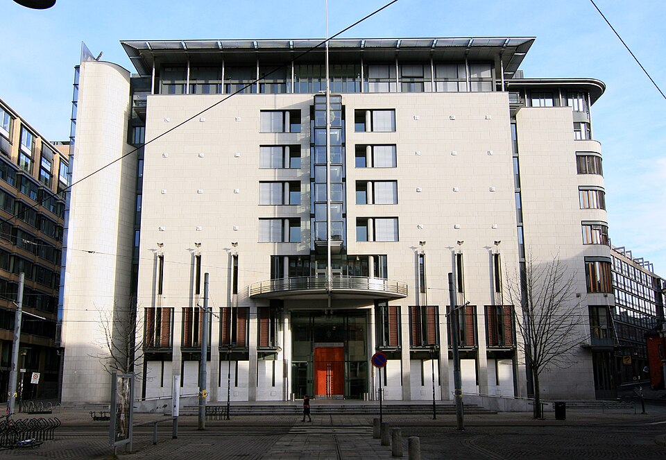 Oslo District Court (Oslo Tinghus) — Public Domain, Mahlum